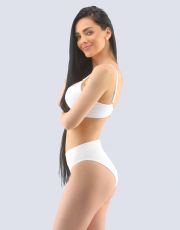 Damskie klasyczne majtki z wąskim bokiem 10252P GINA biały